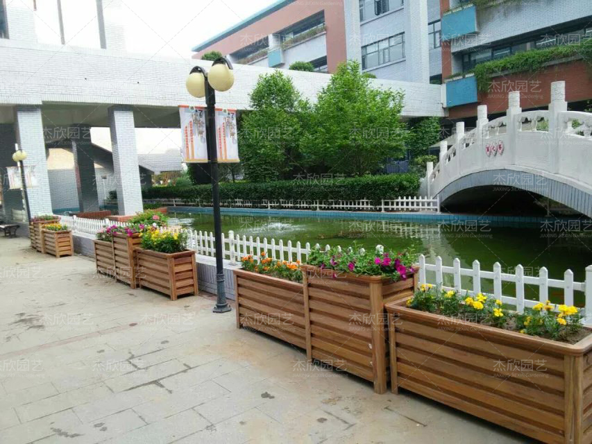 黃檀木色學(xué)?；ㄏ涮旖虬咐? title=