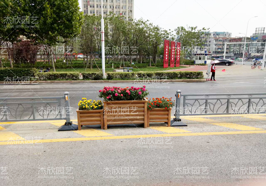 為什么大家都選擇護欄花箱？