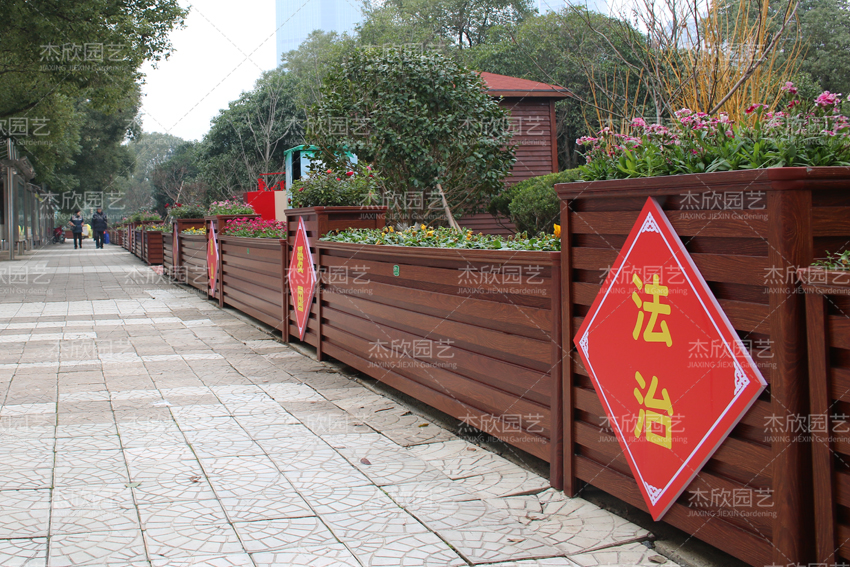 仿木花箱有哪些地方優(yōu)于木質(zhì)花箱？